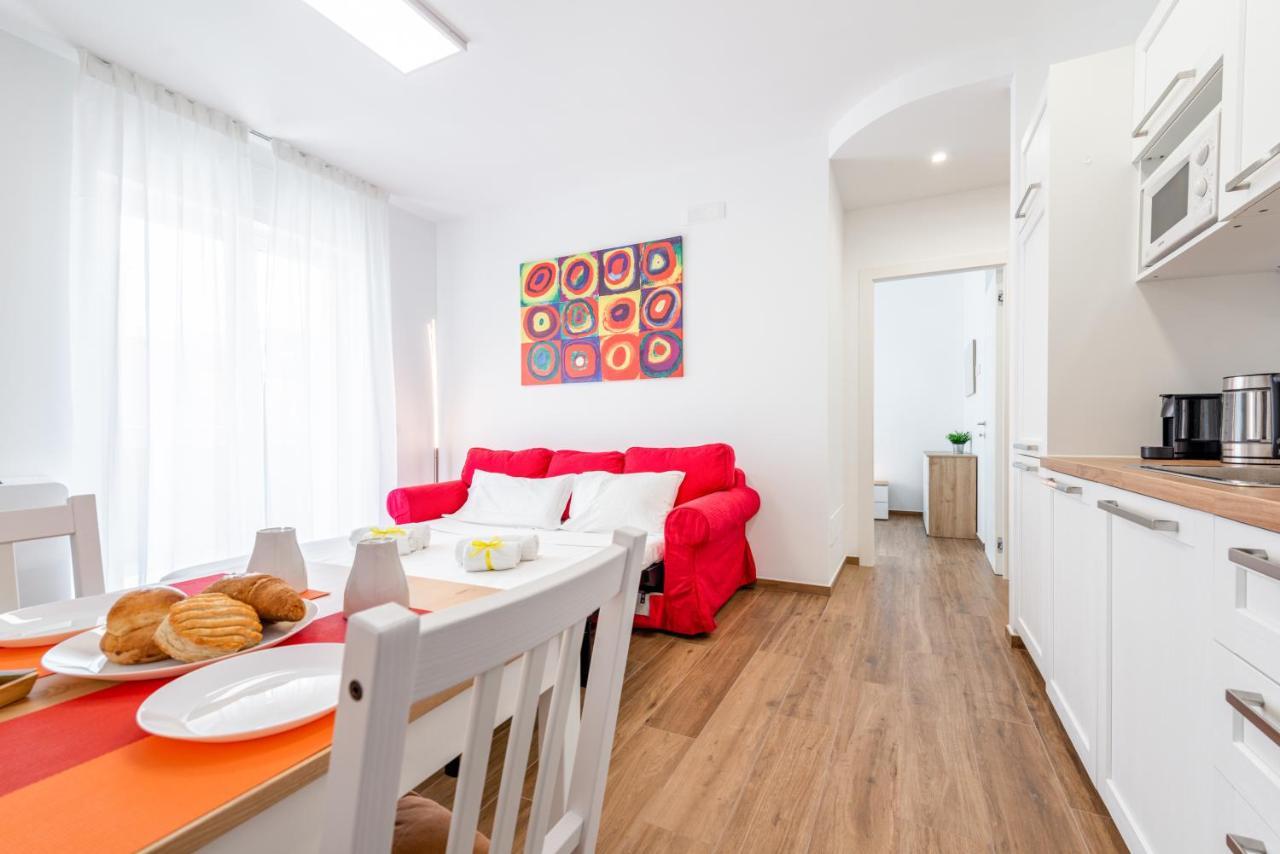 Central Station Apt With Parking Бари Экстерьер фото