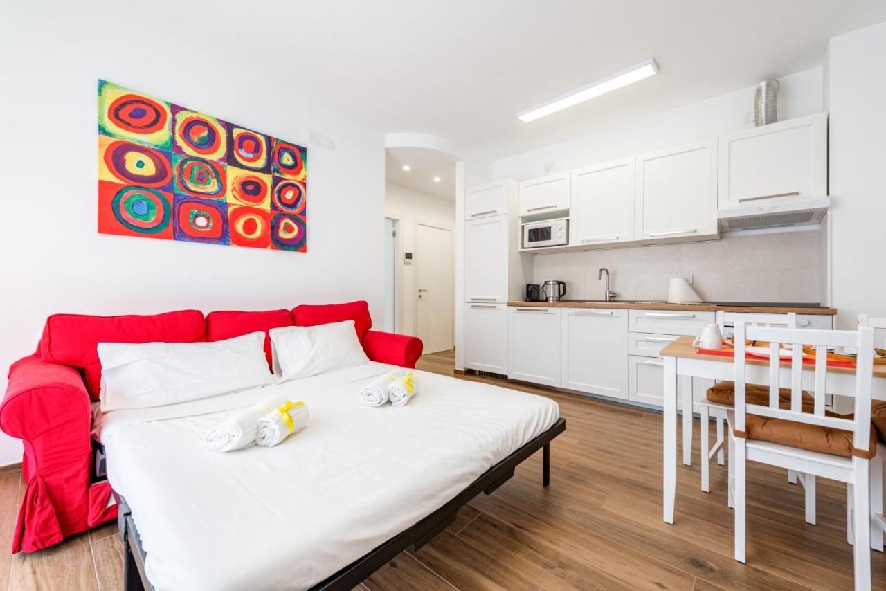 Central Station Apt With Parking Бари Экстерьер фото